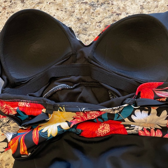 Time & Tru One Piece Swimsuit Floral Pattern Padded Bra Adj Straps Size 1X - Picture 5 of 6